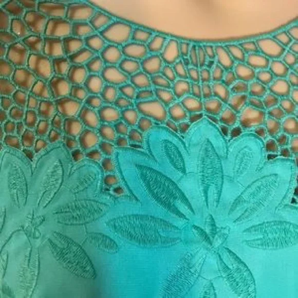 🎉HP🎉BELL SLEEVE DRESS - Picture 3 of 6